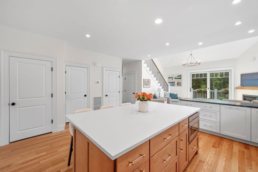4 Talbot Lane # 4, Reading MA 01867 photo 3