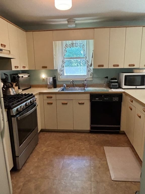 54 Lantern Lane # 2, Dracut MA 01826 photo 3