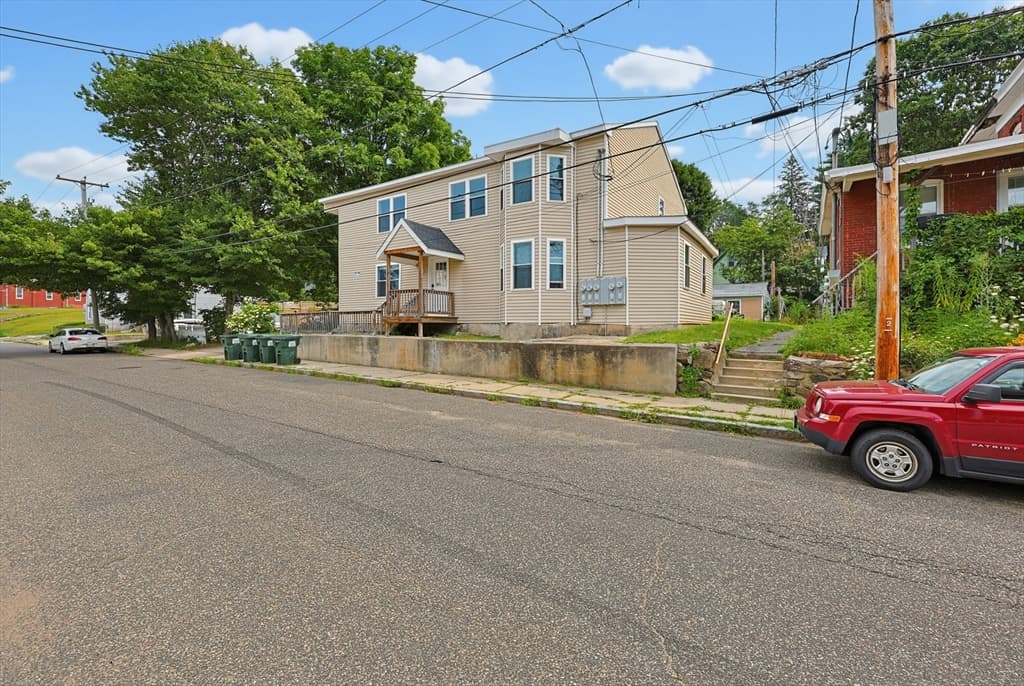 4 Family at 32 North St, Warren MA 01083, Warren, photo 2 of 10