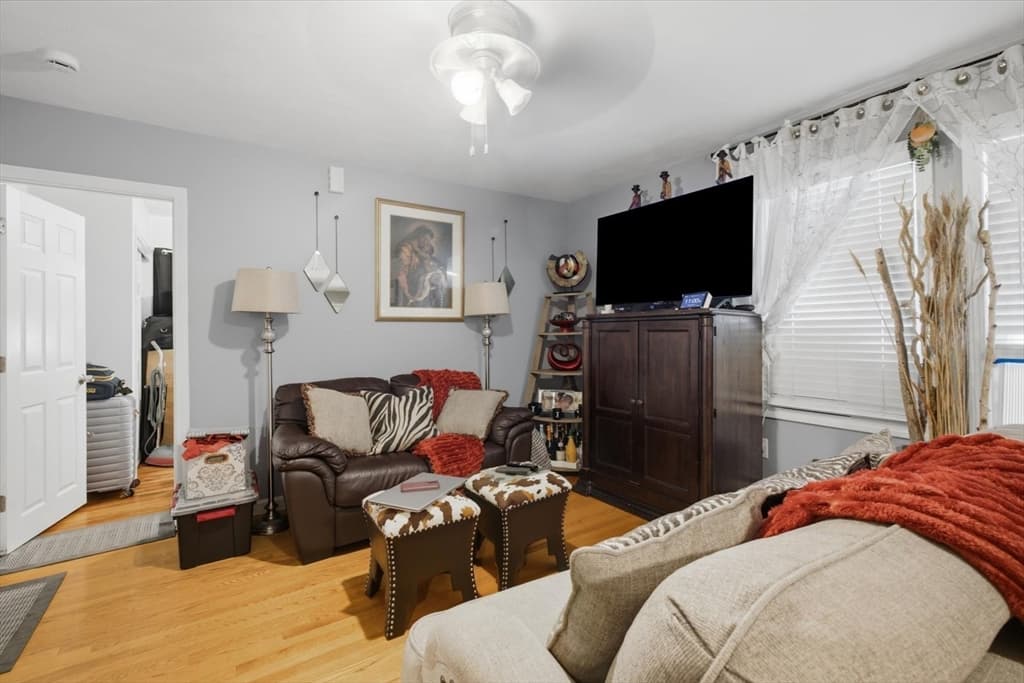 20 Riverside Sq, Boston MA 02136 photo 4