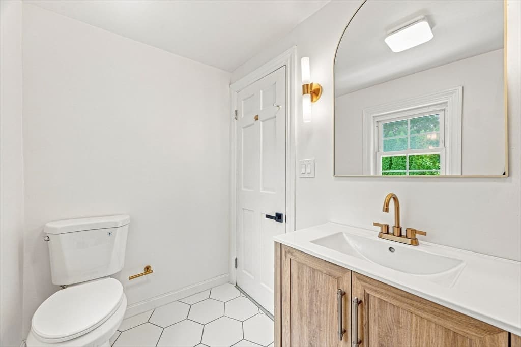Single Family Residence at 49 Parkside Circle, Braintree MA 02184, photo 27 of 41