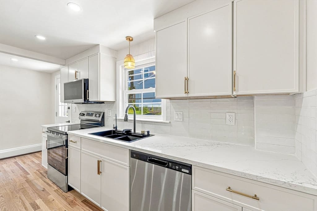 Single Family Residence at 49 Parkside Circle, Braintree MA 02184, photo 13 of 41