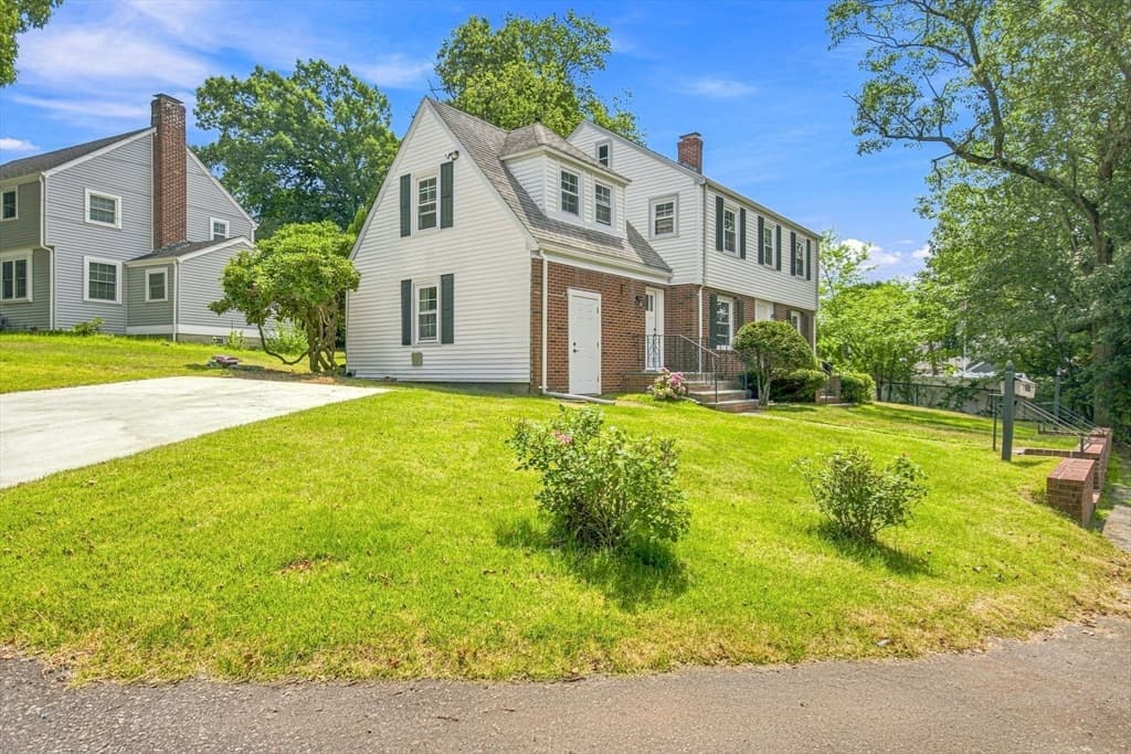Single Family Residence at 49 Parkside Circle, Braintree MA 02184, photo 3 of 41