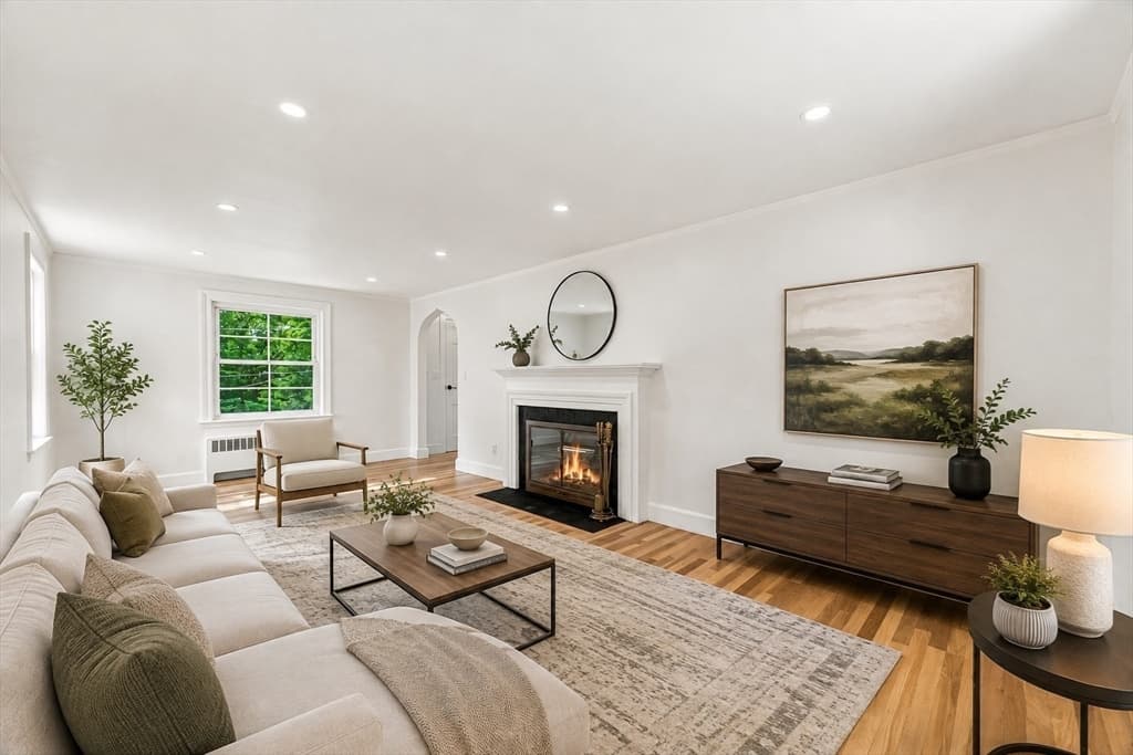 Single Family Residence at 49 Parkside Circle, Braintree MA 02184, photo 5 of 41