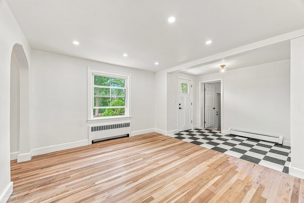Single Family Residence at 49 Parkside Circle, Braintree MA 02184, photo 9 of 41