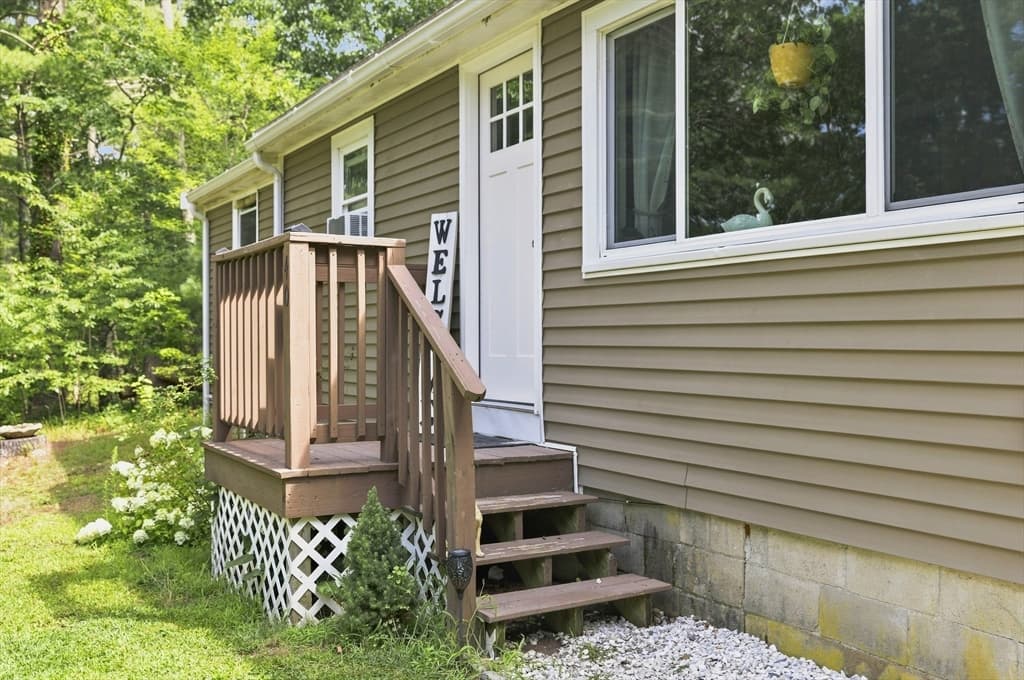 40 Lake Shore Dr, Middleboro MA 02346 photo 2