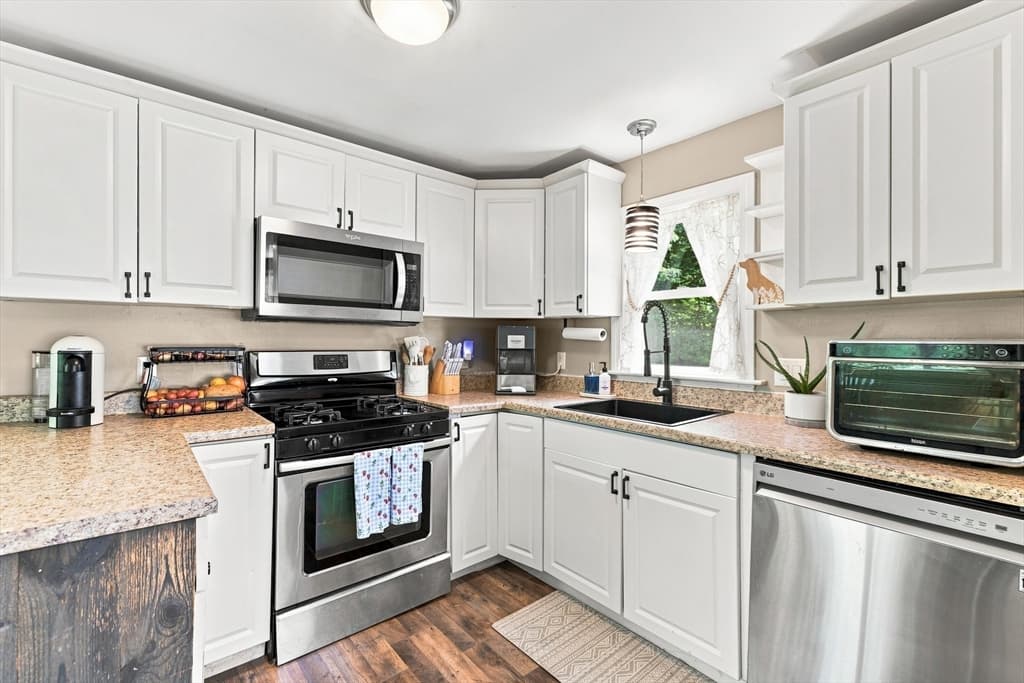 40 Lake Shore Dr, Middleboro MA 02346 photo 6