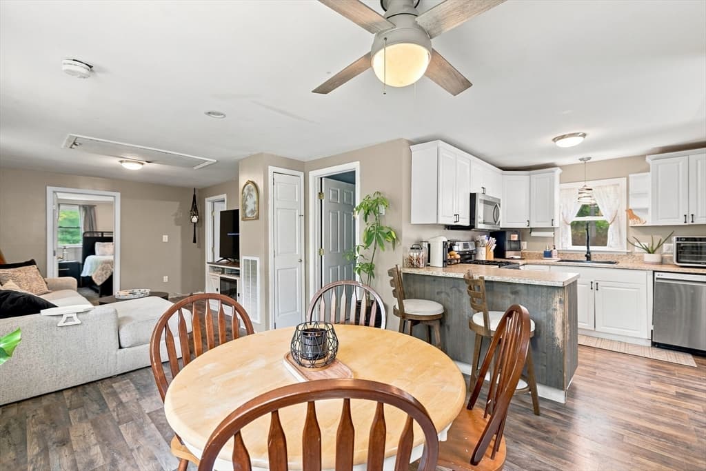 40 Lake Shore Dr, Middleboro MA 02346 photo 17