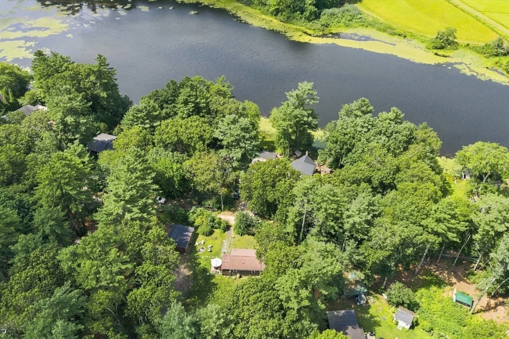 40 Lake Shore Dr, Middleboro MA 02346 photo 4