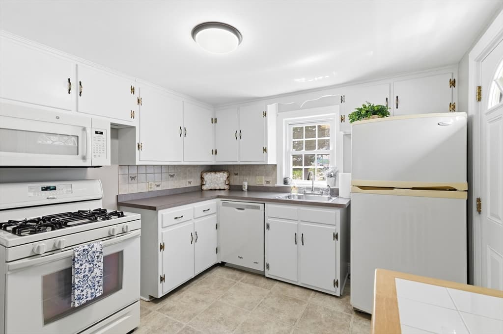 49 Edgeworth St, Weymouth MA 02189 photo 9