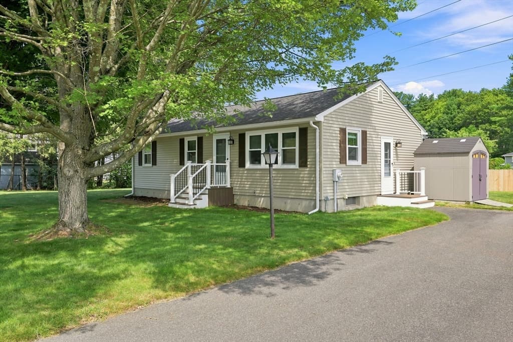 15 Peterson Cir, Agawam MA 01030 photo 2