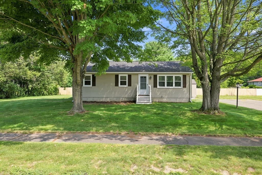 15 Peterson Cir, Agawam MA 01030 photo 3