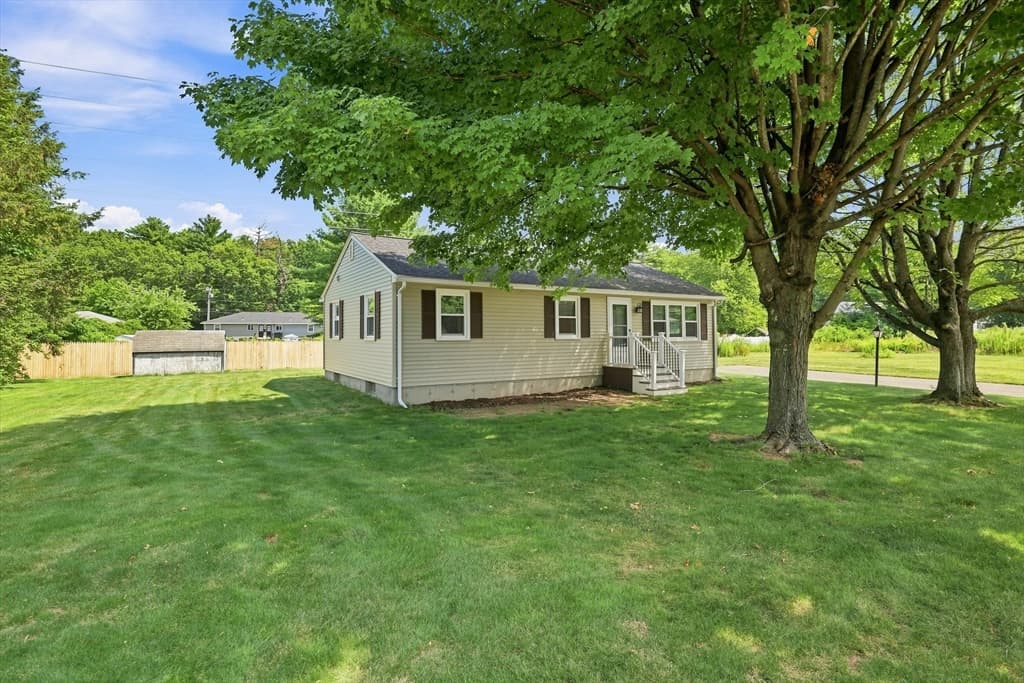 15 Peterson Cir, Agawam MA 01030 photo 4
