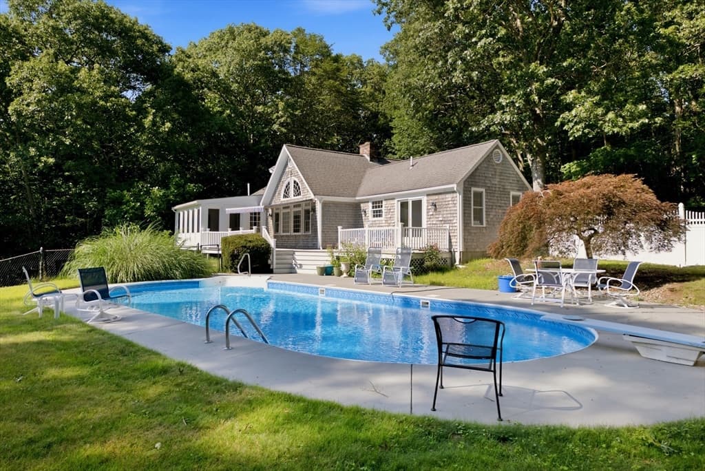 61 Clifford Rd, Plymouth MA 02360 photo 2