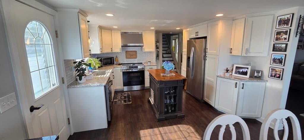 Single Family Residence at 145 Staples Shore Rd, Lakeville MA 02347, Lakeville, photo 13 of 33