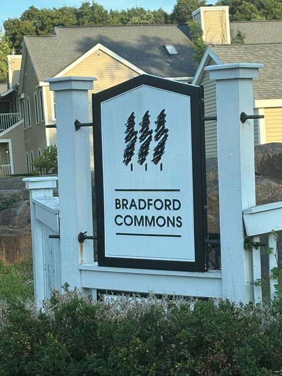 105 Bradford Commons Ln # 105, Braintree MA 02184