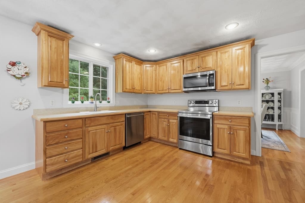 21 Olde Taverne Ln, Amesbury MA 01913 photo 9
