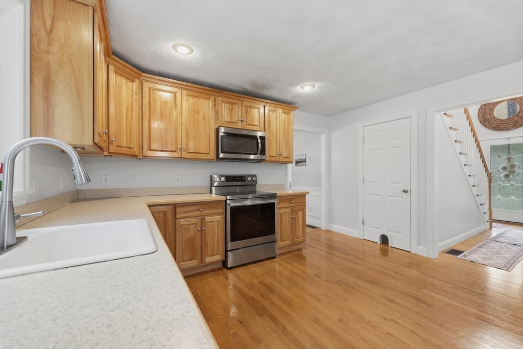 21 Olde Taverne Ln, Amesbury MA 01913 photo 11