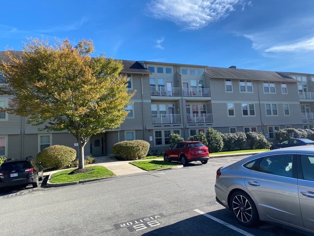 3 Harvest Dr # 207, North Andover MA 01845