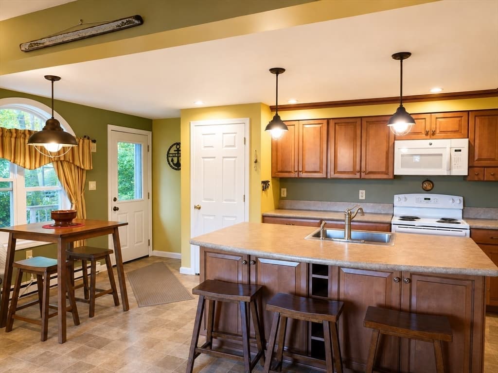 6 Keith Ave, Kingston MA 02364 photo 4
