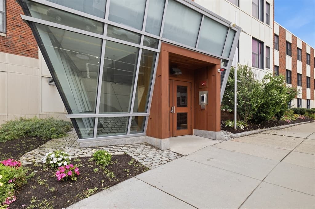 99 Chestnut Hill Ave # 307, Boston MA 02135