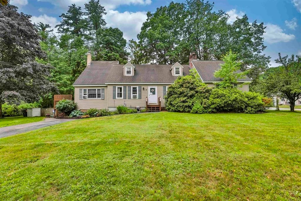 9 Candy Ln, Merrimack NH 03054