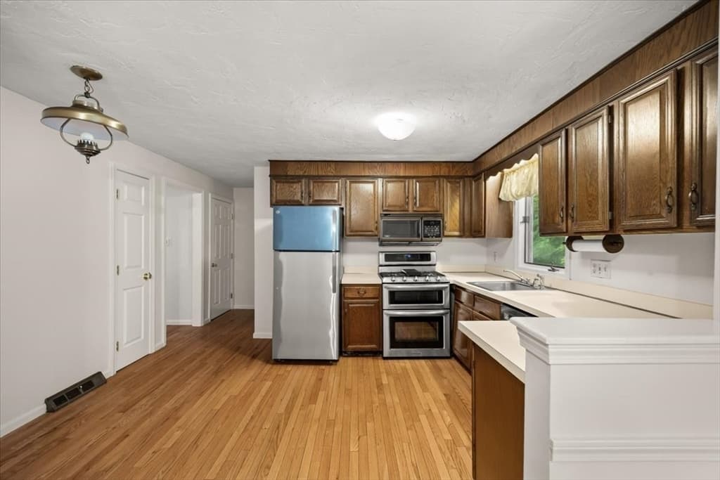 28 Camelot Ct # 28, Stoughton MA 02072 photo 6