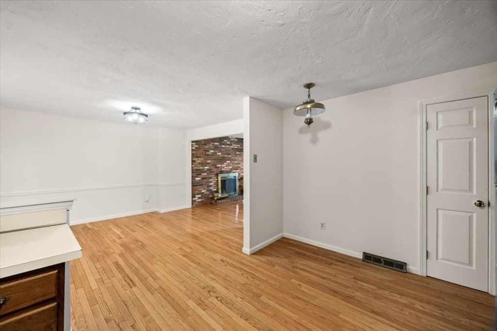 28 Camelot Ct # 28, Stoughton MA 02072 photo 11