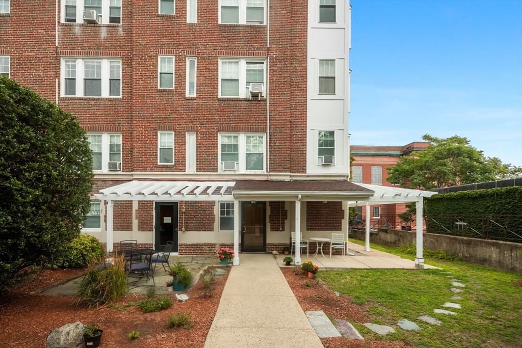 21 Bradlee Rd # 32, Medford MA 02155 photo 18