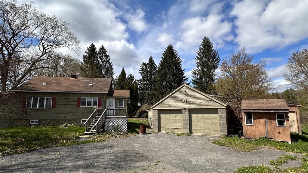 266 Brookfield Rd, Charlton MA 01507