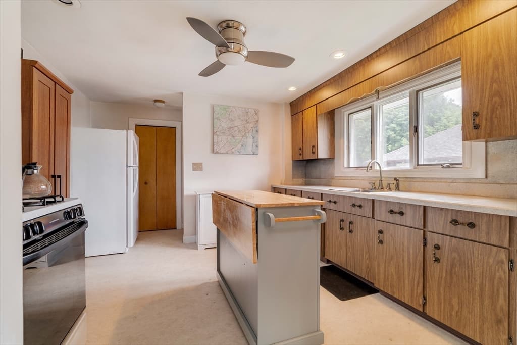 27 Pitcher Ave, Medford MA 02155 photo 15