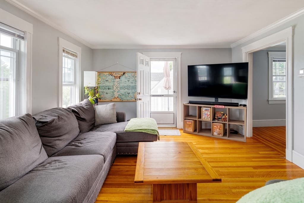 27 Pitcher Ave, Medford MA 02155 photo 11
