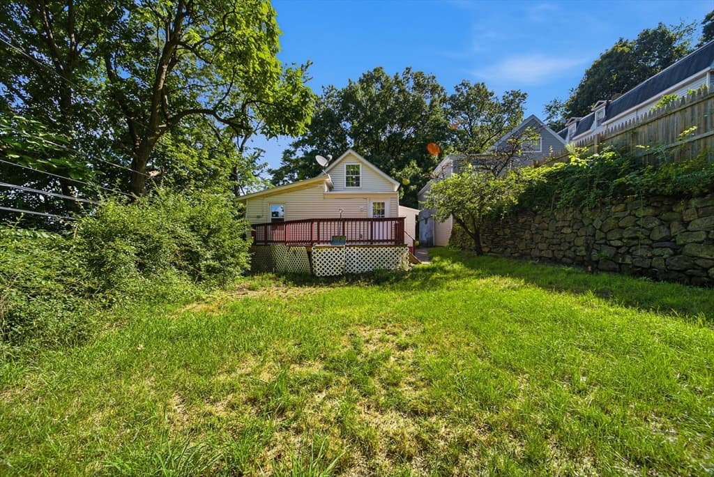 8 Hawkins St, Worcester MA 01604 photo 17