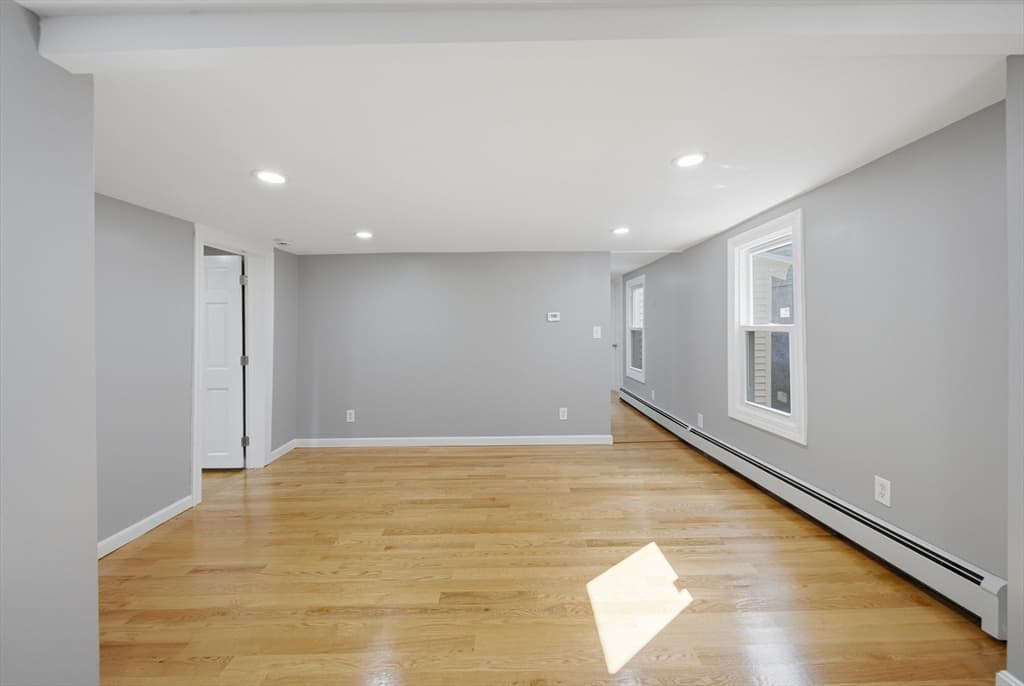 8 Hawkins St, Worcester MA 01604 photo 7
