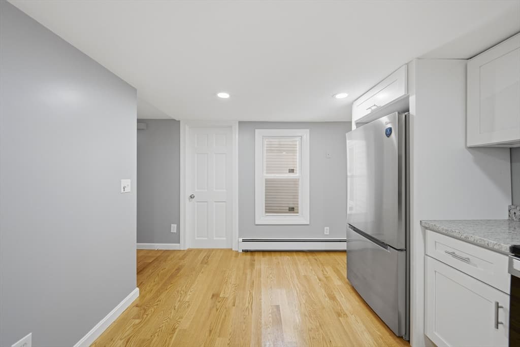 8 Hawkins St, Worcester MA 01604 photo 5