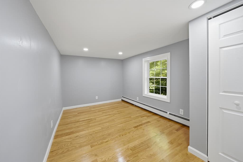 8 Hawkins St, Worcester MA 01604 photo 8