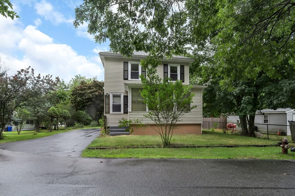 2 Clarendon St, Taunton MA 02780 photo 3