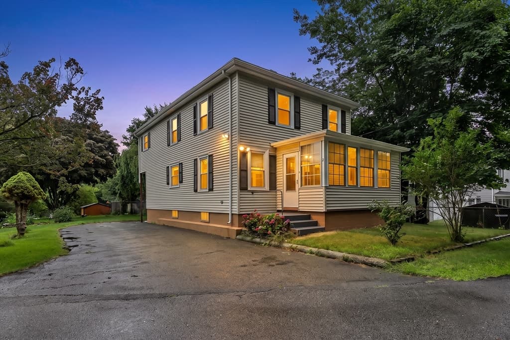 2 Clarendon St, Taunton MA 02780
