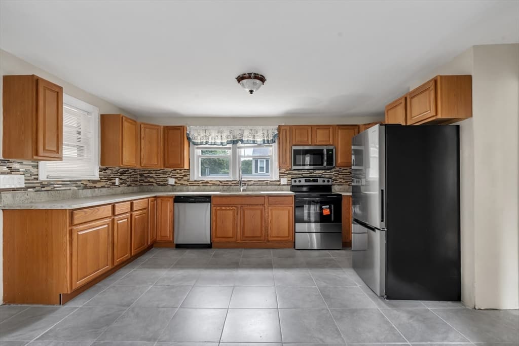 2 Clarendon St, Taunton MA 02780 photo 14