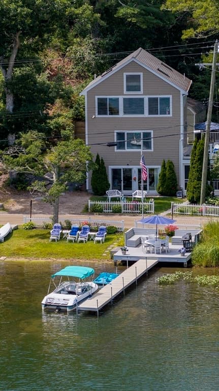 197 Roxy Cahoon Rd, Plymouth MA 02360