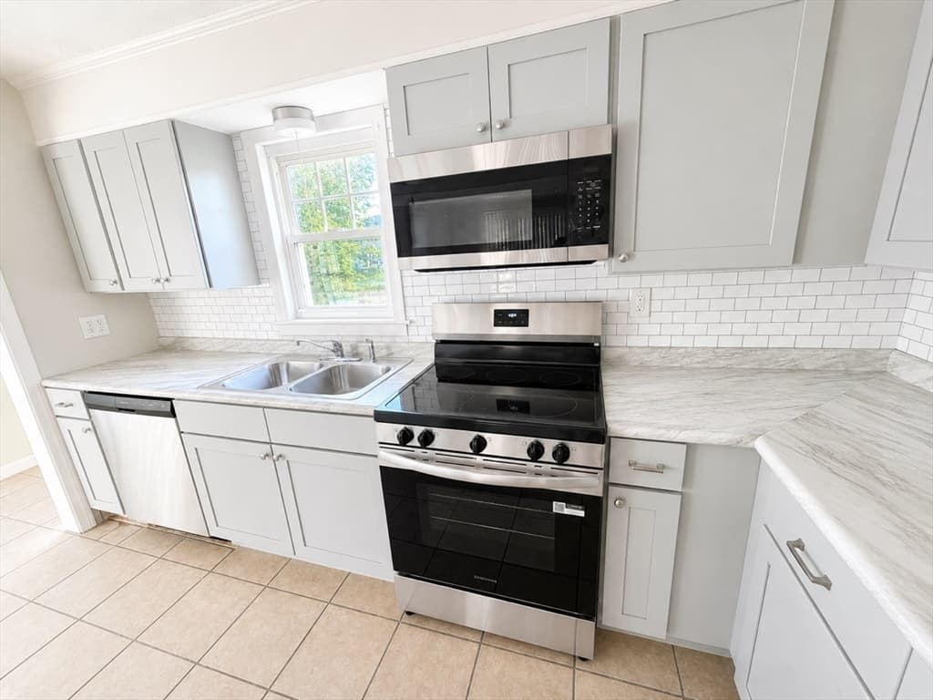 63 Prairie Ave, Swansea MA 02777 photo 6