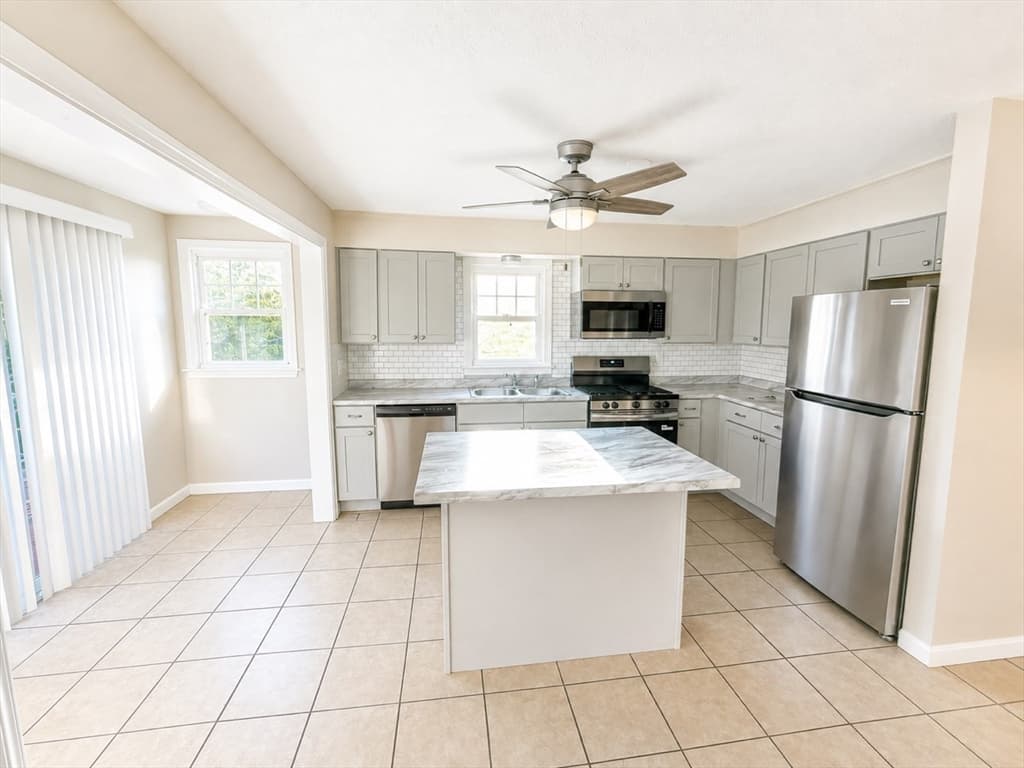 63 Prairie Ave, Swansea MA 02777 photo 7