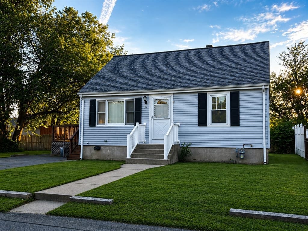 63 Prairie Ave, Swansea MA 02777