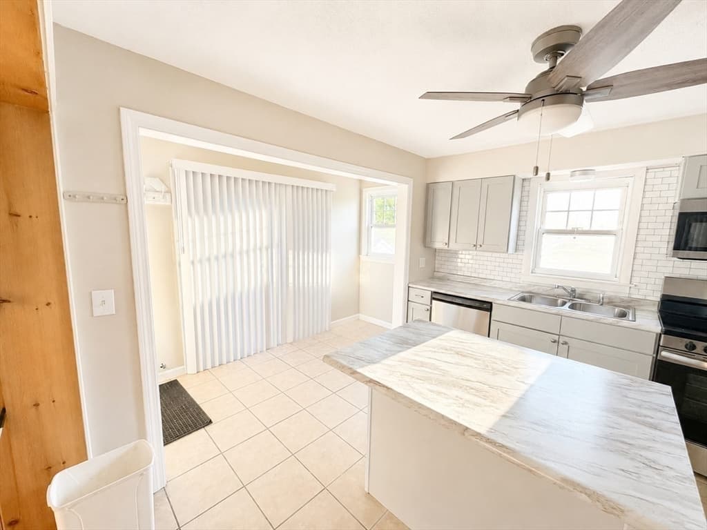 63 Prairie Ave, Swansea MA 02777 photo 8