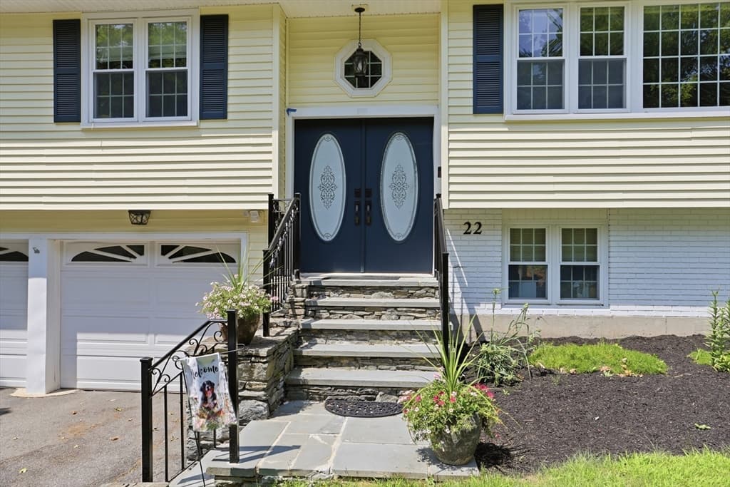 Single Family Residence at 22 Mary Dr, West Boylston MA 01583, photo 4 of 35