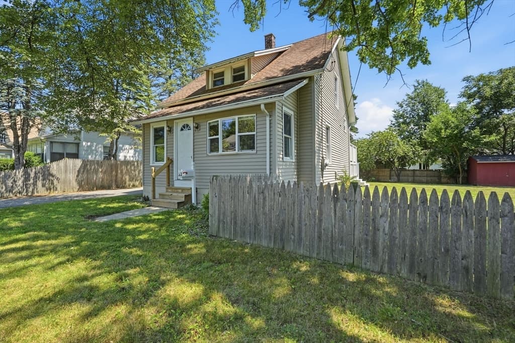 33 Baltimore Ave, Chicopee MA 01020 photo 2