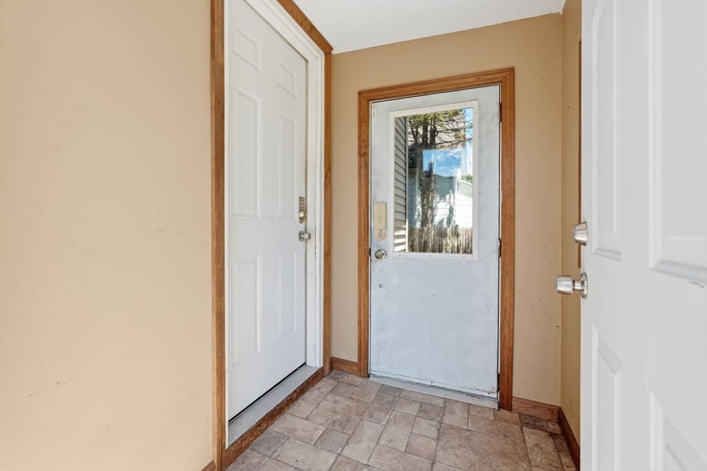 33 Baltimore Ave, Chicopee MA 01020 photo 16