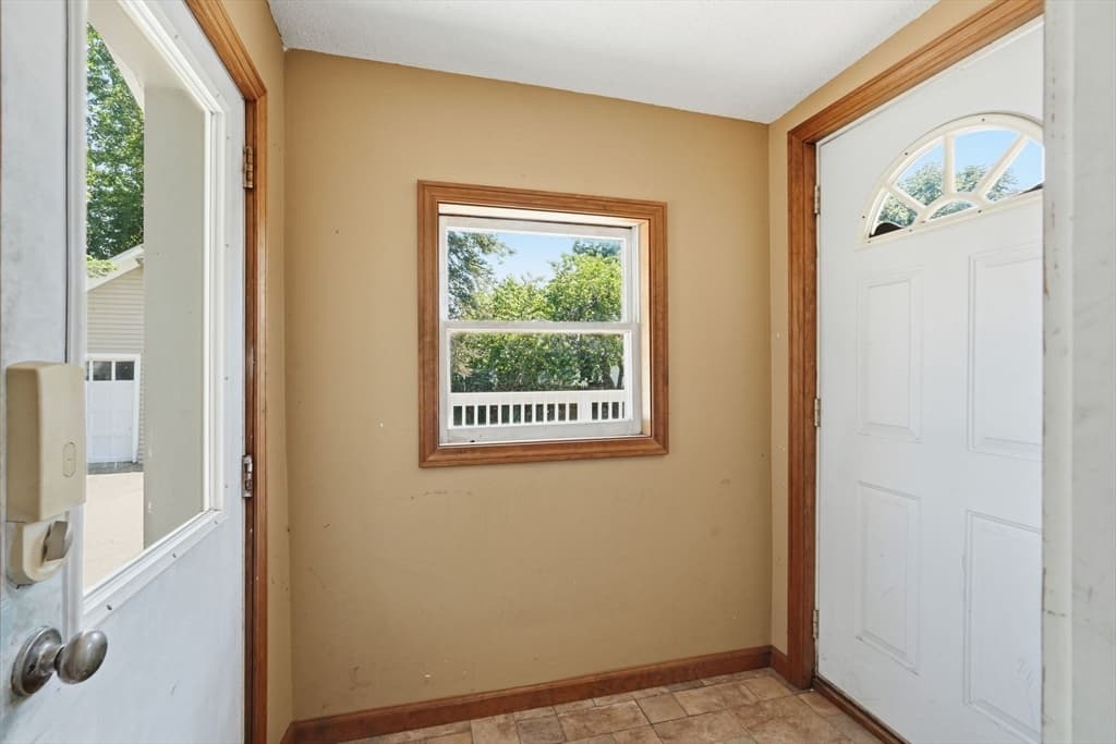 33 Baltimore Ave, Chicopee MA 01020 photo 15