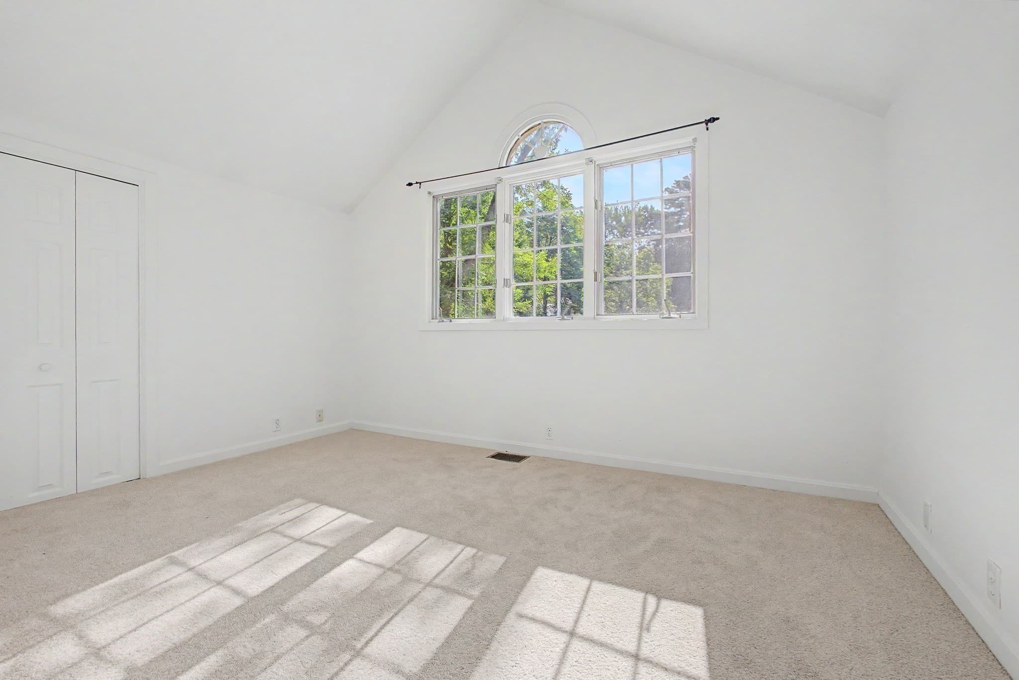 Condominium at 6 Lilac Ct # 6, Hopkinton MA 01748, Hopkinton, photo 14 of 31