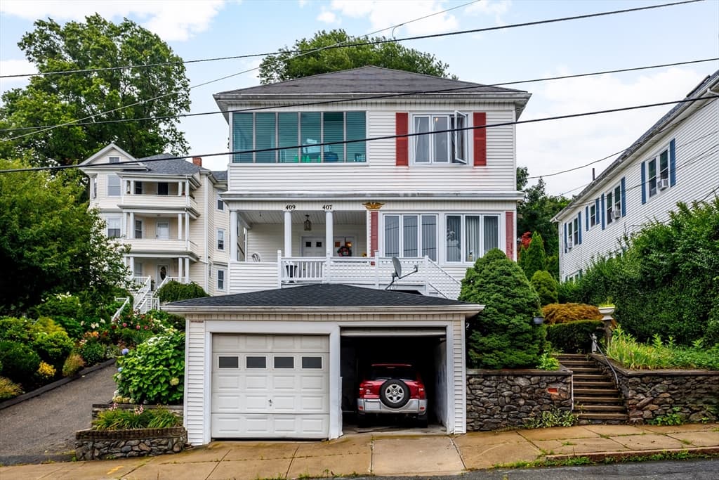 407-409 Belmont St, Fall River MA 02720